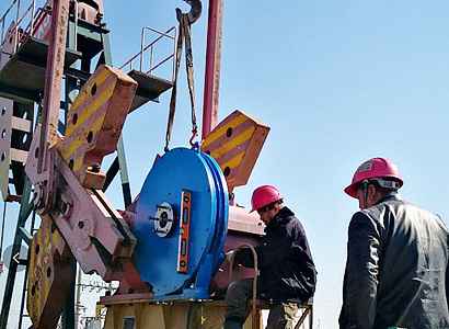 創(chuàng)新形成了抽油機(jī)半直驅(qū)采油技術(shù)，**了系統(tǒng)能耗減少了維護(hù)工作量，提高了**性